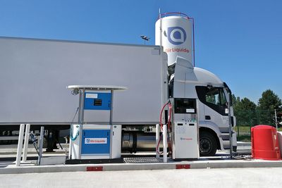 Air Liquide skal etablere fyllestasjoner for hydrogenlastebiler langs korridoren som begynner i Rotterdam.