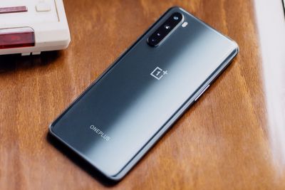 Billig: OnePlus Nord er en godt spesifisert 5G-telefon til godt under 5000 kroner