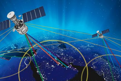 Laser Light Communications har kalt sitt laserbaserte nettverk for Halo. Som tegningen illustrerer kan satellitten kommunisere via laser med jorda - når det ikke er overskyet vær. 