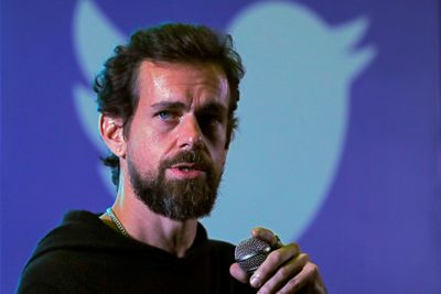 Jack Dorsey, grunnleggeren av Twitter, startet Bluesky som et internt prosjekt i 2019. Nå går flere brukere bort fra Dorseys gamle platform til hans nye. 