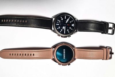 To modeller: Samsung Galaxy Watch3 kommer i to utgaver. En som er 41 mm i diameter og en litt større en med en diameter på 45 mm. Begge er betydelig oppgradert på sensorsiden.