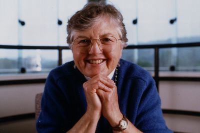 Frances E. Allen var en pioner innen parallellprogrammering og kompilatoroptimalisering.
