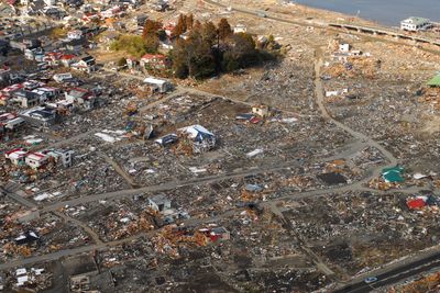 Flyfoto av Sukuiso i Japan etter jordskjelvet i 2011.