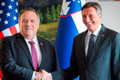 USAs utenriksminister Mike Pompeo besøkte torsdag Slovenia. Her er han fotografert sammen med landets president Borut Pahor. 