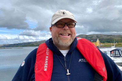 Thomas Tømmernes, IT-sikkerhetssjef i Atea, bruker mange timer i året i båt med redningsvest. – Ingen reagerer på at man anbefaler redningsvester fra forskjellige produsenter som Helly Hansen, Baltic eller Regatta, når behovet for redningsvester er avdekket, sammenligner han.