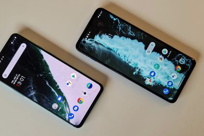 Mye billigere: OnePlus Nord og Motorola Moto G 5G Plus har begge 5G og gode spesifikasjoner i tillegg uten å koste skjorta.