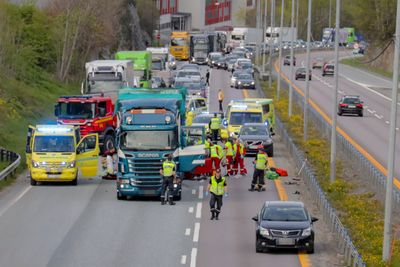 13 mai 2019 omkom to personer da en personbil kjørte inn i en stillestående lastebil på E18 utenfor Asker. 