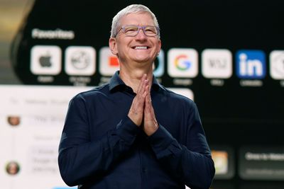 Apple håper trolig at flere vil aktivere kontaktsporingen på IOS-enhetene når det ikke lenger er nødvendig å laste ned en egen app for å gjøre dette. Her er en fornøyd Apple-sjef, Tim Cook, under den virtuelle Apple Worldwide Developers Conference (WWDC) tidligere i år.