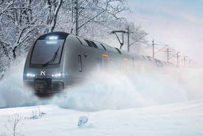 De nye Flort-togene er 112,7 meter lange og har plass til cirka 100 flere passasjerer enn togene som går på Trønderbanen i dag. 