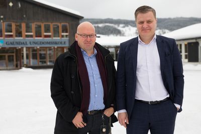 Eidsiva Energi har finansiert den videre utbyggingen av fiber på Innlandet. Her er Eidsiva Bredbånd representert ved seniorrådgiver Erling Aronsveen og administrerende direktør Trond Skjellerud. 