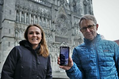 Distrikts- og digitaliseringsminister Linda Hofstad Helleland ønsker innspill fra bransjen før stortingsmeldingen om mobil-, bredbånd- og internett-tjenester legges fram seinere i høst. Her sammen med dekningsdirektør Bjørn Amundsen i Telenor under åpningen av selskapets 5G-nett i Trondheim, samme dagen som koronapandemien stengte Norge.