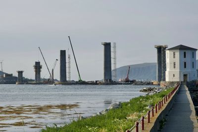 Pillarene på Lepsøybrua er kommet opp, og er nå klare til å få påmontert stålelementene som blir hoveddekket på brua.