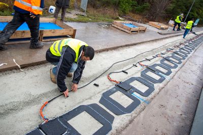 Den første veien med induktiv lading ble åpnet på Gotland tidligere i år, nå skal den samme teknologien testes på en offentlig vei i Tyskland. 