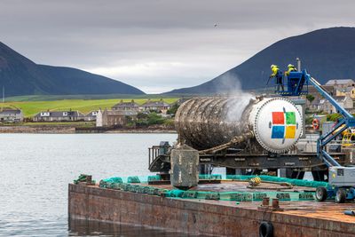 Microsoft har nettopp hentet opp en 40 fots kontainer fra havbunnen utenfor Orknøyene utenfor Skottland. 