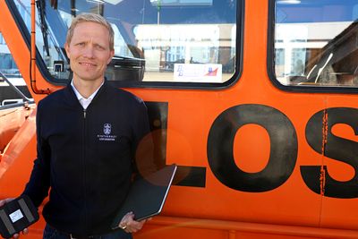 Odd Sveinung Hareide, rådgiver og prosjektleder i lostjenesten, etterlyser teknologi som kan hjelpe GPS-signalene i et hav av forstyrrelser.