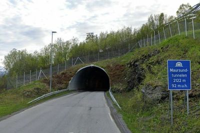 Maursundtunnelen skal sammen med Kågentunnelen oppgraderes for godt over 200 millioner kroner fram til høsten 2022. Det betyr mye for fiskeindustrien på Skjervøy og Arnøy i Troms.