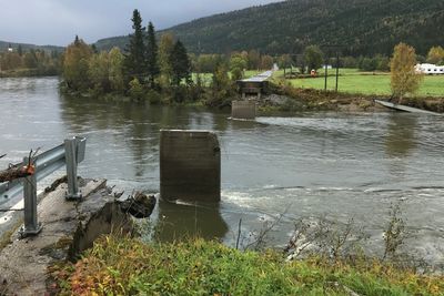 Den 77 meter lange brua er helt borte etter flommen som følge av store nedbørsmengder tidligere i uken.