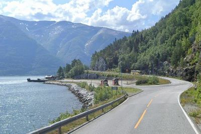 Vestland fylke har har vedtatt å legge den tidligere Bruravik ferjekai i Hardanger ut for salg på det åpne markedet..