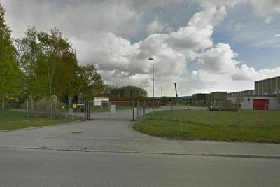 Her skal det bli nytt boligområde, og nå skal kommune etablere ny vei. Bildet er tatt fra Lade Alle mot Haakon VII gate 14.