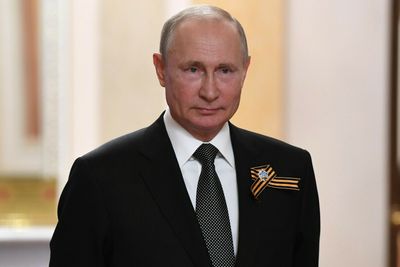 Russlands president, Vladimir Putin, har kommet med et tilbud til USA om å samarbeide om informasjonssikkerhet. Her er han fotografert i sommer i forbindelse med paraden som markerte 75-årsjubileet for seieren i den andre verdenskrig.