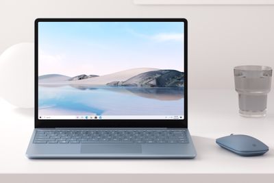 Helt nye Microsoft Surface Laptop Go har 12,4 tommers skjerm og relativt lav pris.