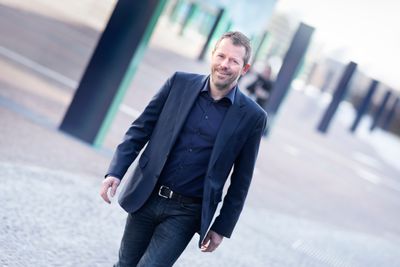 Ric Brown, sjef for mobil i Telenor Norge, sier kundene ikke kan få i pose og sekk.