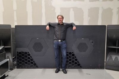 Låter voldsomt: Teknologisjef Rune Skramstad i NNNN gav oss en lyttetest som inkluderte deres største basshorn. Vi kan med hånden på hjertet si at vi aldri har hørt maken. Det var som å sitte bak en jetmotor, men en som spilte vakkert.