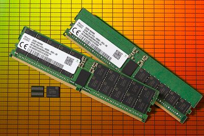 De første DDR5-baserte minnemodulene fra SK Hynix, i kapasiteter på 32 og 64 gigabyte.