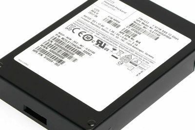 Denne Samsung-produserte SSD-en fra HP Enterprise, med produktnummeret VO1920JFDGV, er blant de berørte 20 modellene som døde etter 30.000 timer på grunn av en fastvarefeil.