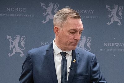 Forsvarsminister Frank Bakke-Jensen (H) har hevdet at E-loven er nødvendig og «i tråd med grunnleggende prinsipper og verdier i en rettsstat». Arkivbilde.