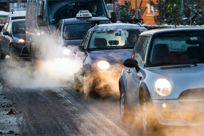 Folkehelseinstituttet og Miljødirektoratet senker luftkvalitetskriteriet for nitrogendioksid, som folk hovedsakelig blir eksponert for gjennom veitrafikken.