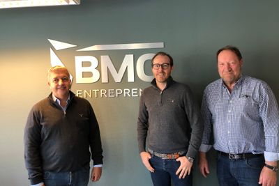  Fra venstre styreleder Endúr ASA Øivind Horpestad,  daglig leder BMO Entreprenør Jeppe Raaholt og Vidar Pettersen, hovedeier og grunnlegger av BMO.