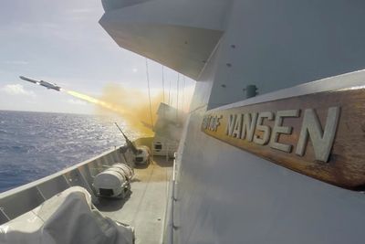 Naval Strike Missile (NSM) skytes fra fregatten KNM Fridtjof Nansen.