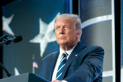President Donald Trump på en talerstol ved en tidligere anledning.