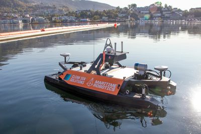 Maritime Robotics og Clean Sea Solutions har samarbeidet om å utvikle Clean Ocean-dronen.