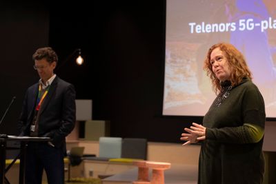 Administrerende direktør Petter-Børre Furberg og teknisk direktør Ingeborg Øfsthus i Telenor Norge under pressekonferansen der den videre 5G-utbyggingen ble presentert for pressen. 