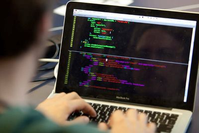 Undersøkelsen vi ser at mange utviklere setter pris på «kontinuerlig»-biten av DevOps, men er mindre lystne på å ta ansvar for kjøringen av programvaren i produksjonsmiljøene.