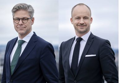 Eivind Grimsø Moe (t.h.), er advokat og partner, mens Petter Enholm er advokat advokatfirmaet Hjort.