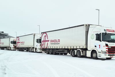 I samarbeid med Finske Ahola og NTNU har Statens Vegvesen testet å koble sammen lastebiler til såkalte tungbil-tog, eller truck trains. 