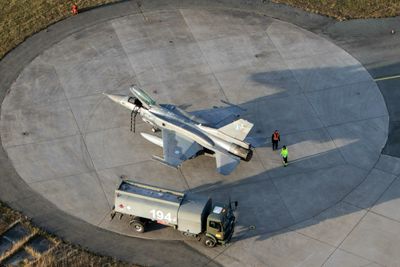 Tanking av en gresk F-16 på Bodø flystasjon under Trident Juncture i 2018. Hellas er i ferd med å oppgradere 84 F-16 og kjøpe inn både Rafale og F-35A i tillegg.