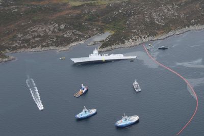 KNM Helge Ingstad på vannet etter dåpen og sjøsettingen ved Navantias verft i Ferrol i Spania.