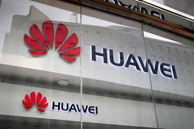 Huawei Sverige er svært lite fornøyd med å bli utestengt fra leveranser til 5G-nettene og sier USA-press ligger bak.