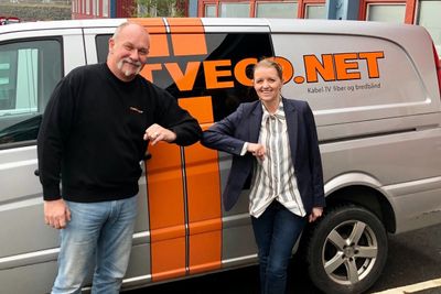 Tveco.net-sjef Werner Eriksen og Viken Fiber-sjef Anne Berit Rørlien blir nå kolleger etter oppkjøpet. 