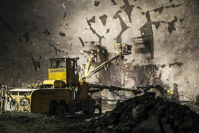 En borerigg fra AMV i aksjon ved det som i dag er Holmestrand stasjon. Skanska har ingenting med saken å gjøre.