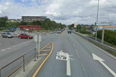 Omtrent her i Knarvik sentrum skal den nye rundkjøringen bygges.