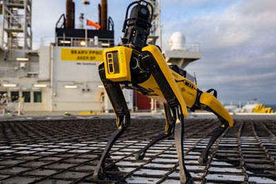 Den firbeinte roboten nå har hatt sin første «arbeidsuke» offshore, 210 kilometer vest for Sandnessjøen.