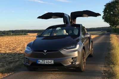 Tesla holder på å sende ut en sikkerhetsoppdatering til Tesla Model X som skal fjerne sårbarheter som kan utnyttes til å stjele bilen.