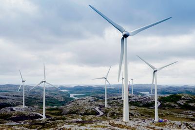 Vindkraft-utbygginger krever adkomst og nye veier i fjell-landskapet som her i Ytre Vikna vindpark. NTE utreder nå om de skal bygge trinn 2 i Ytre Vikna. 