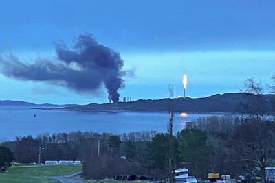 Equinor-anlegget på Tjeldbergodden i Aure kommune begynte onsdag ettermiddag å brenne.