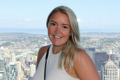 Ida Bergum er glad i å reise. Her er hun på toppen av Columbia Center i Seattle i forbindelse Microsoft Business Applications Summit for to år siden.